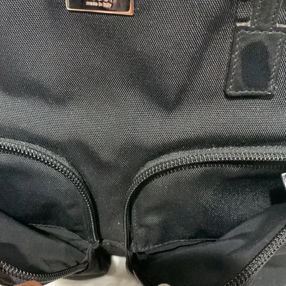 GUCCI  Black Hand Bag 2 zip Front Pockets Magnetic Top Closure - Picture 4 of 13